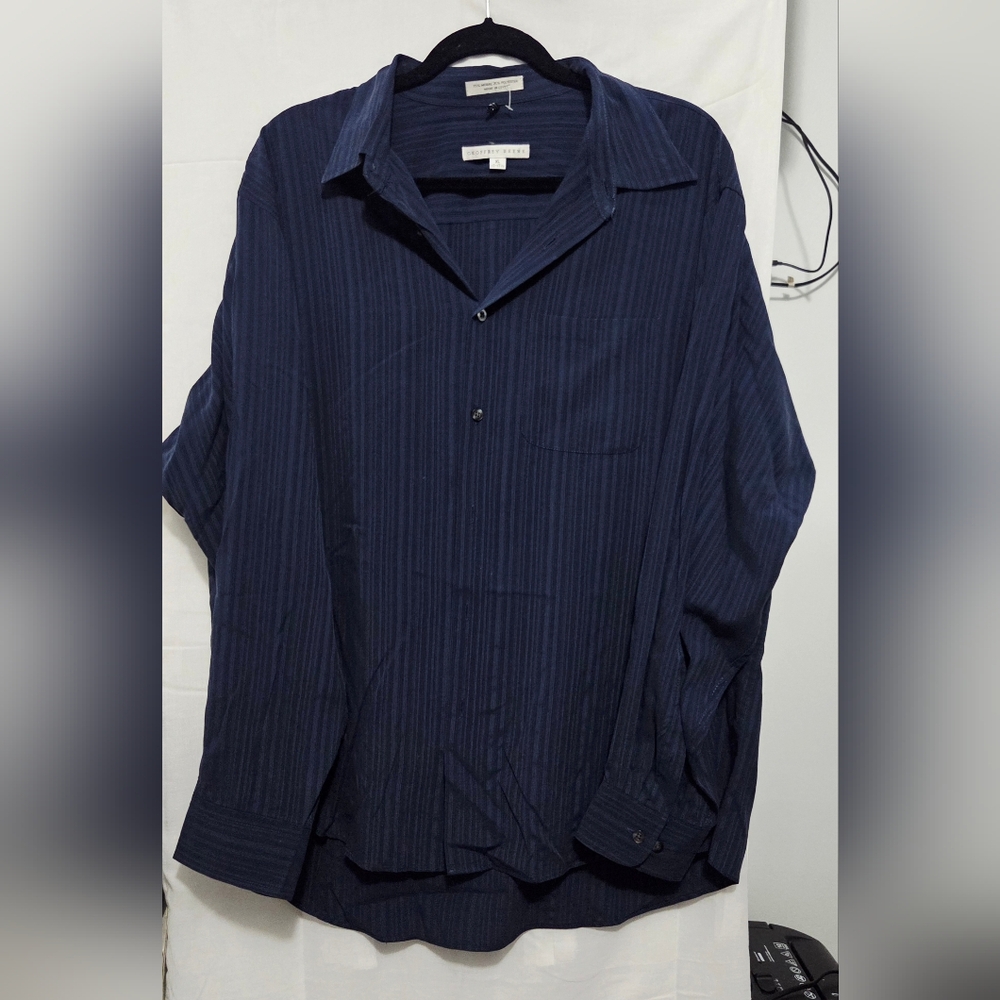 Geoffrey Beene brand, Men's long-sleeved button-down shirt with vertical stripes